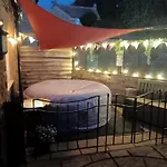 Larch Ruston With Hot Tub, Dogs Go Free * Scarborough