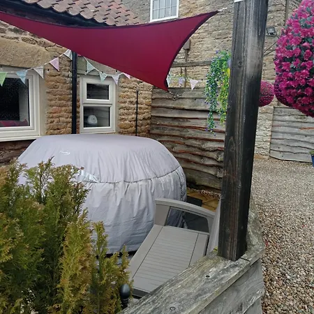 Larch Ruston With Hot Tub, Dogs Go Free