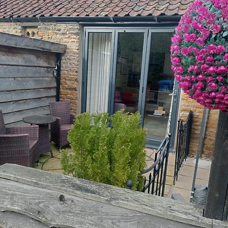 Larch Ruston Dog Friendly With Hot Tub