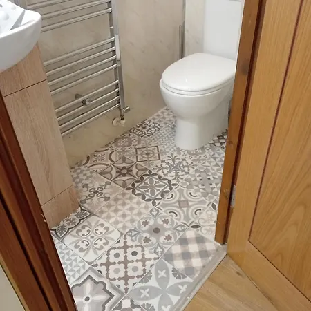 Larch Ruston With Hot Tub, Dogs Go Free Holiday home Scarborough