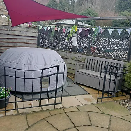 Larch Ruston With Hot Tub, Dogs Go Free * 斯卡伯勒