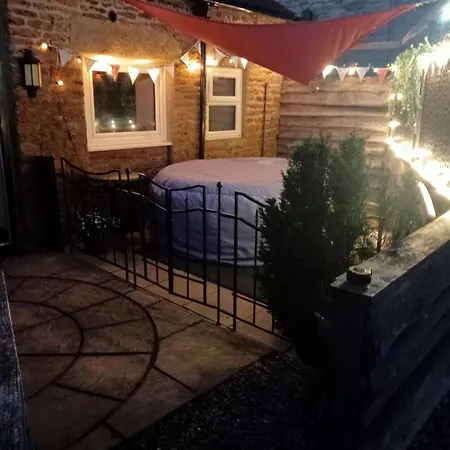 Larch Ruston With Hot Tub, Dogs Go Free *