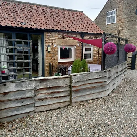 Larch Ruston With Hot Tub, Dogs Go Free