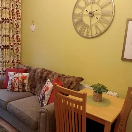 Larch Ruston With Hot Tub, Dogs Go Free 度假居 *