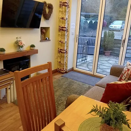 Larch Ruston With Hot Tub, Dogs Go Free Vakantiehuis *