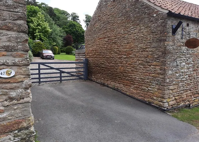 Larch Ruston With Hot Tub, Dogs Go Free 度假居