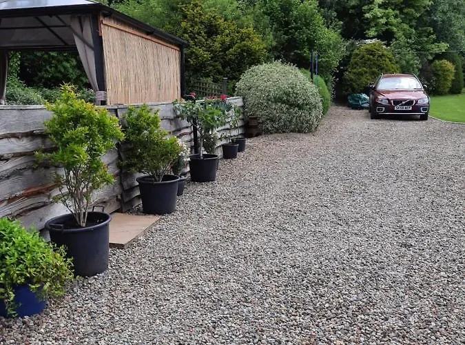 Larch Ruston With Hot Tub, Dogs Go Free 度假居