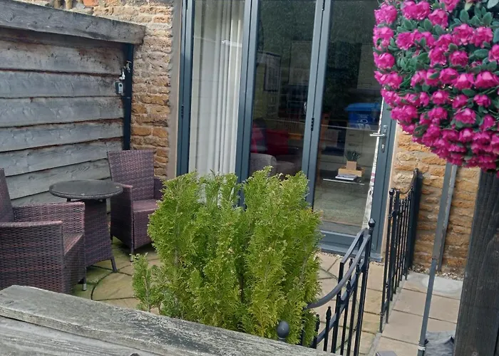 Larch Ruston With Hot Tub, Dogs Go Free