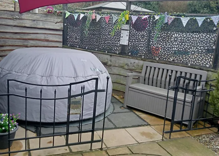 Larch Ruston With Hot Tub, Dogs Go Free * 斯卡伯勒