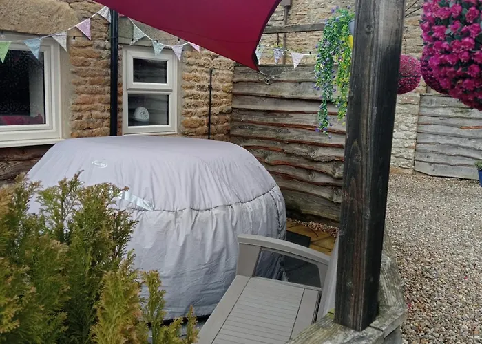 Larch Ruston With Hot Tub, Dogs Go Free