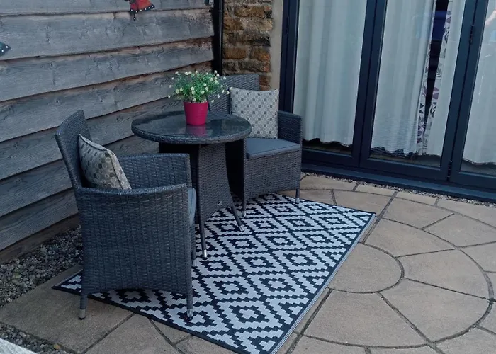 Larch Ruston With Hot Tub, Dogs Go Free 度假居 *