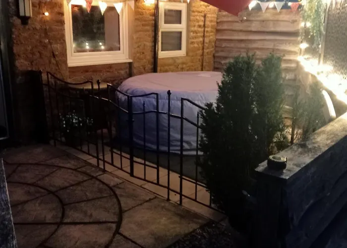 Larch Ruston With Hot Tub, Dogs Go Free *