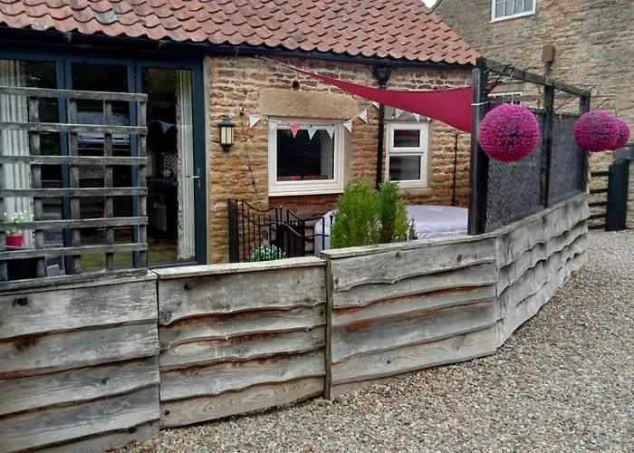 Larch Ruston With Hot Tub, Dogs Go Free