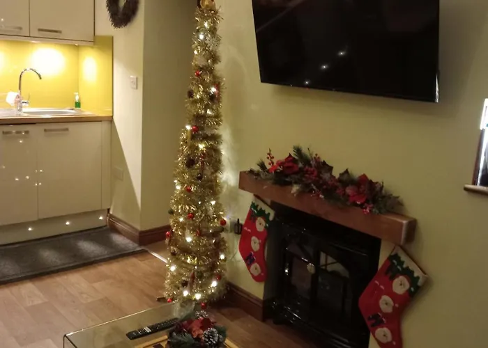 Larch Ruston With Hot Tub, Dogs Go Free 度假居