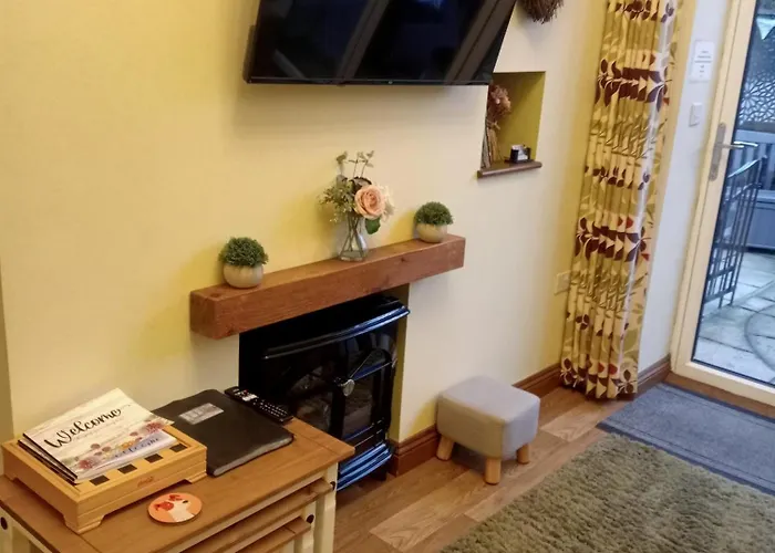 Larch Ruston With Hot Tub, Dogs Go Free *