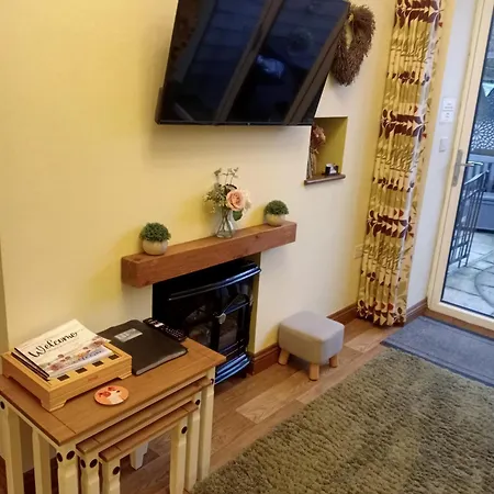 Larch Ruston With Hot Tub, Dogs Go Free *