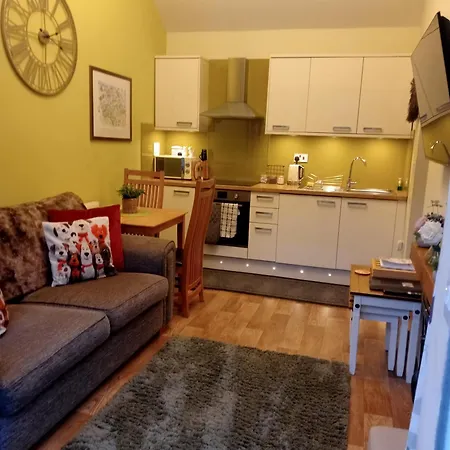 Larch Ruston With Hot Tub, Dogs Go Free *